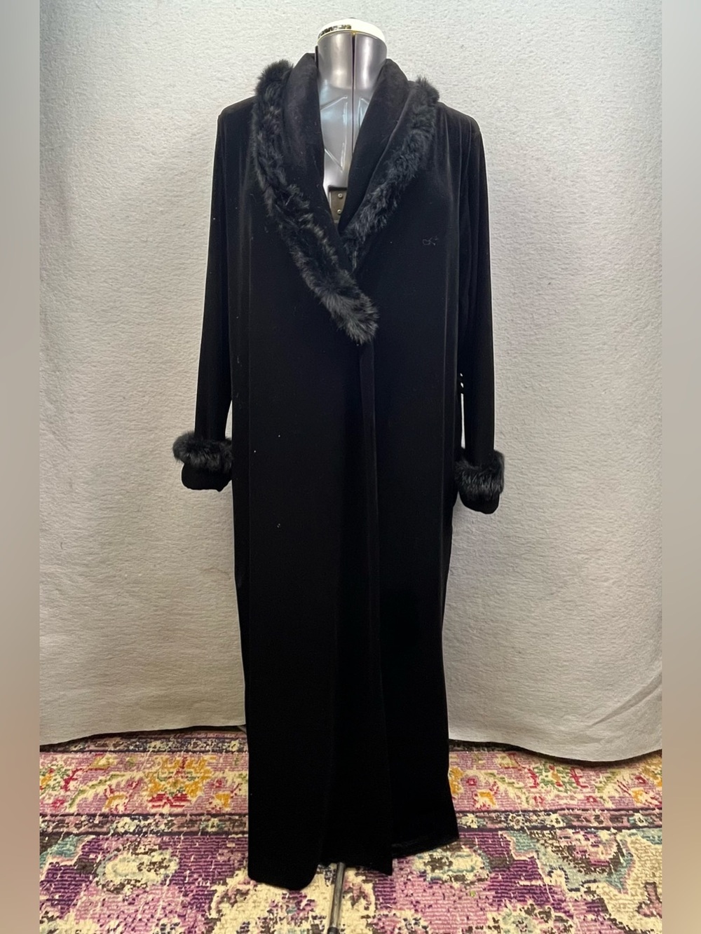 Vintage Jasmine Rose Velvet Robe with rabbit fur trim Size Medium Whimsigoth